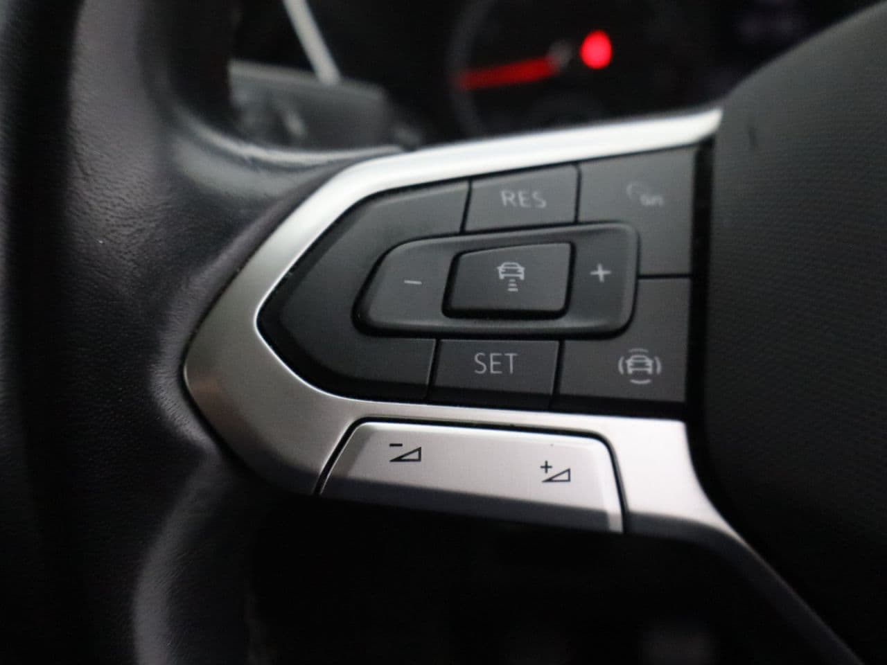 Volkswagen T-Cross 1.0 TSI SEL — image 17
