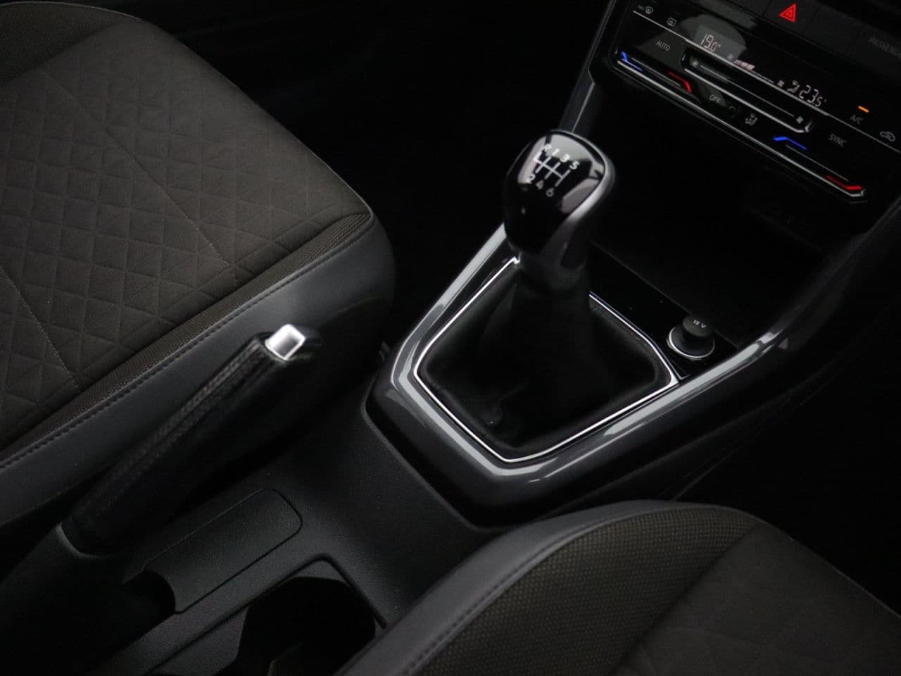 Volkswagen T-Cross 1.0 TSI SEL — image 27