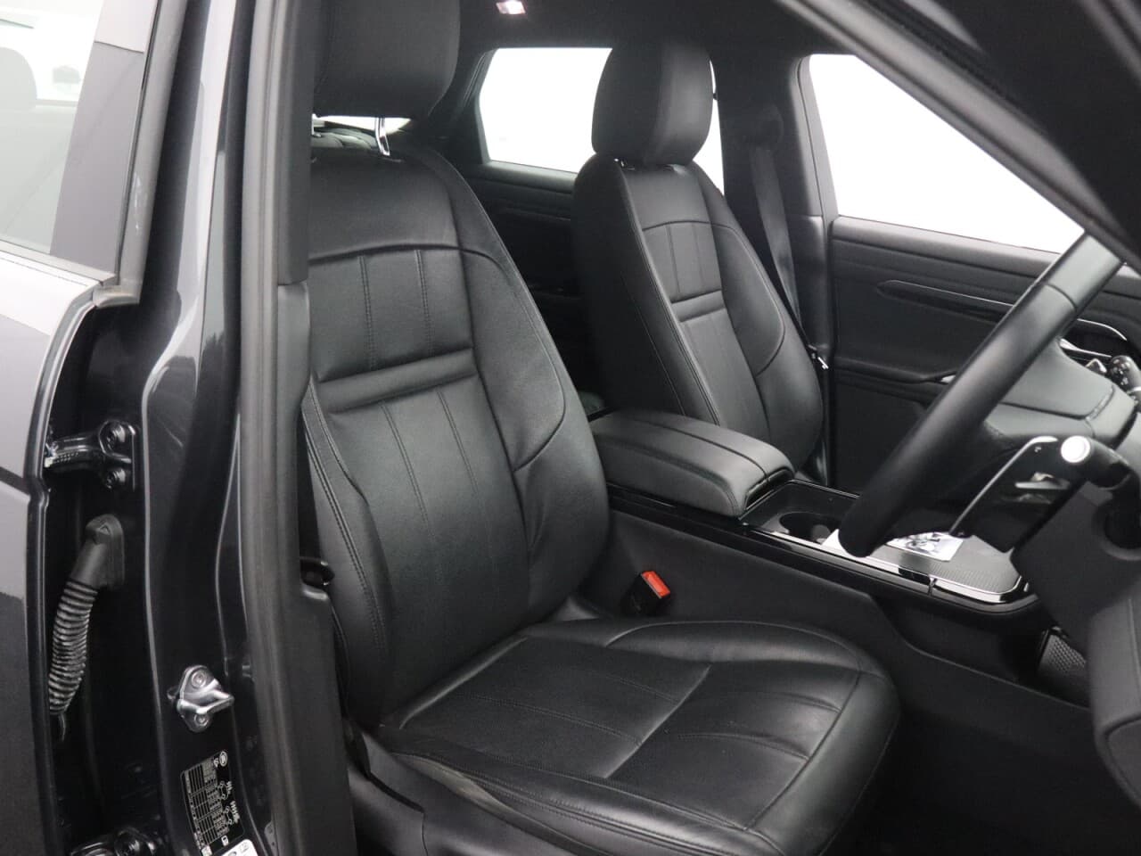 Land Rover Range Rover Evoque 1.5 P300e 12.2kWh R-Dynamic SE — image 14