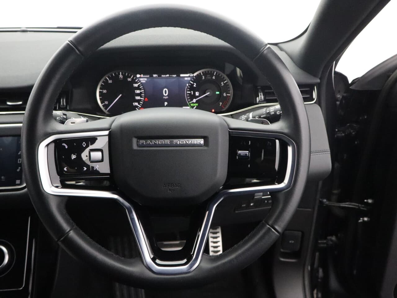 Land Rover Range Rover Evoque 1.5 P300e 12.2kWh R-Dynamic SE — image 16