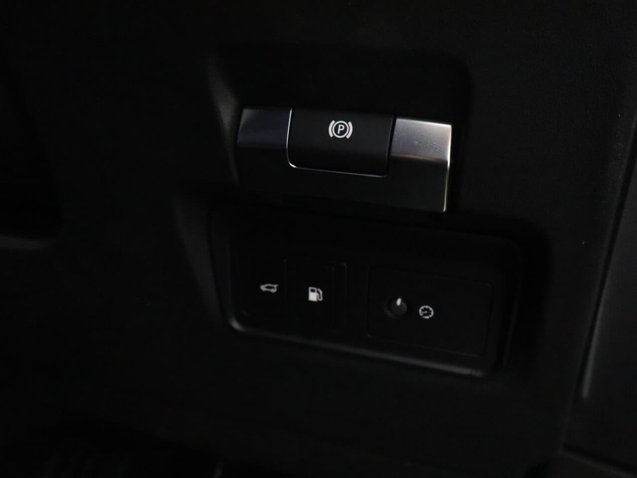 Land Rover Range Rover Evoque 1.5 P300e 12.2kWh R-Dynamic SE — image 20