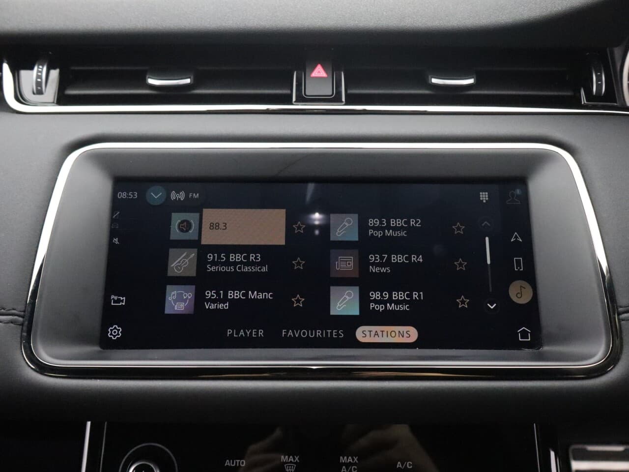 Land Rover Range Rover Evoque 1.5 P300e 12.2kWh R-Dynamic SE — image 22