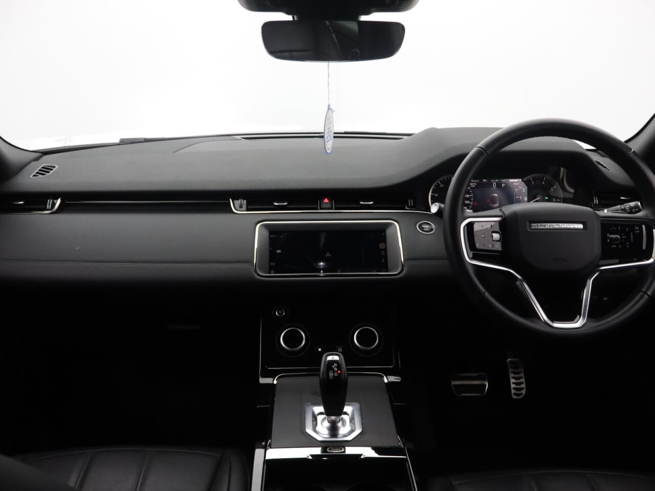 Land Rover Range Rover Evoque 1.5 P300e 12.2kWh R-Dynamic SE — image 34