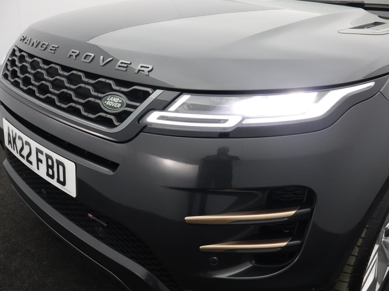 Land Rover Range Rover Evoque 1.5 P300e 12.2kWh R-Dynamic SE — image 41