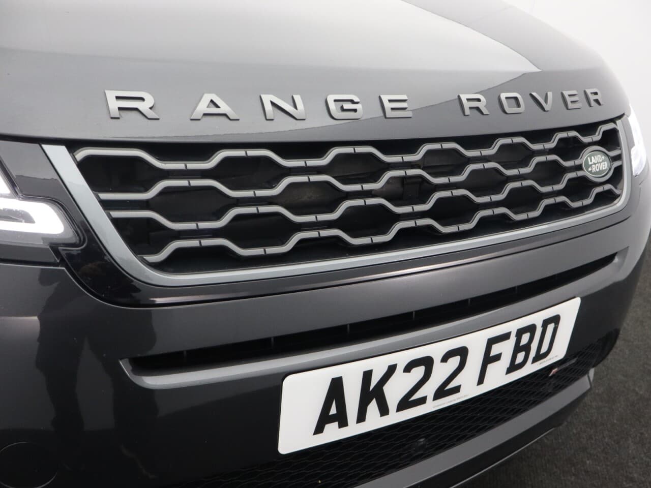 Land Rover Range Rover Evoque 1.5 P300e 12.2kWh R-Dynamic SE — image 42
