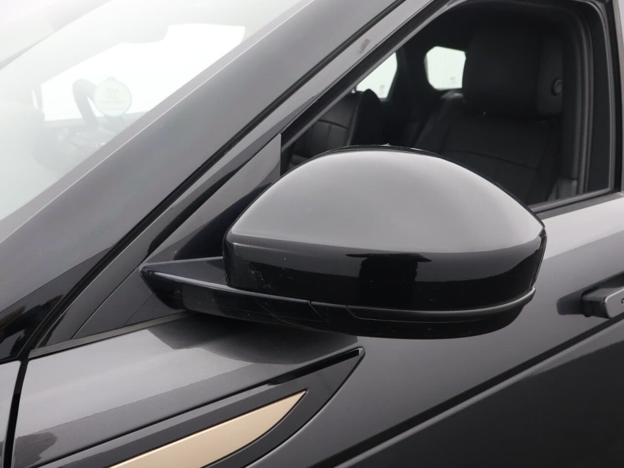 Land Rover Range Rover Evoque 1.5 P300e 12.2kWh R-Dynamic SE — image 46