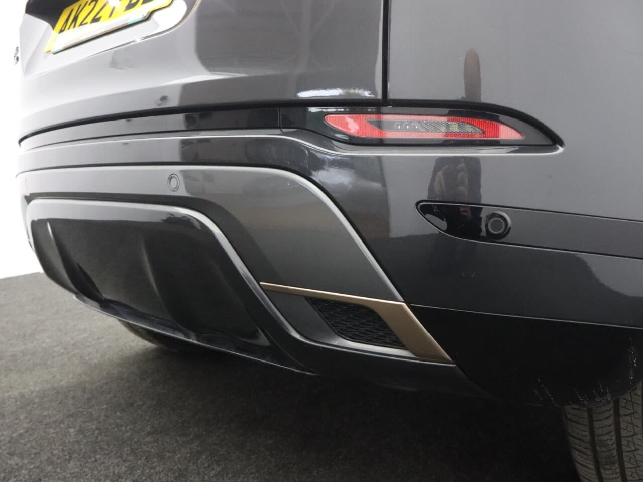Land Rover Range Rover Evoque 1.5 P300e 12.2kWh R-Dynamic SE — image 48