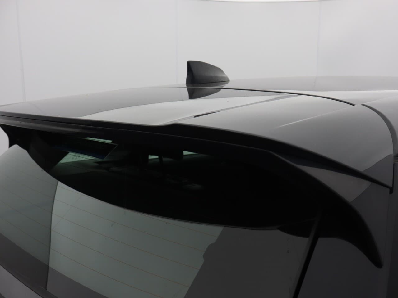 Land Rover Range Rover Evoque 1.5 P300e 12.2kWh R-Dynamic SE — image 49