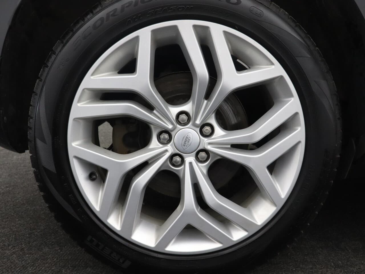 Land Rover Range Rover Evoque 1.5 P300e 12.2kWh R-Dynamic SE — image 50