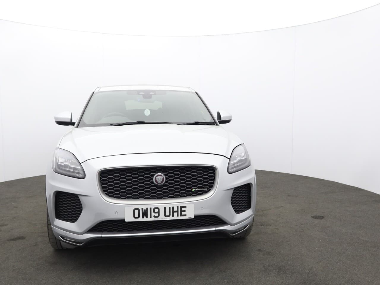 Jaguar E-Pace 2.0 D180 R-Dynamic HSE — image 4