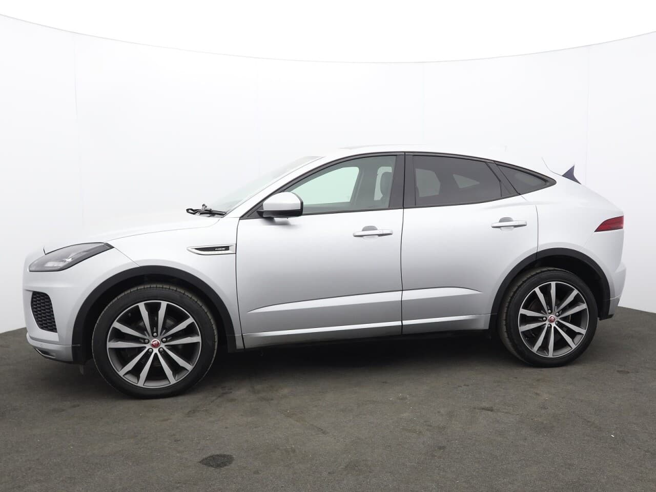 Jaguar E-Pace 2.0 D180 R-Dynamic HSE — image 6
