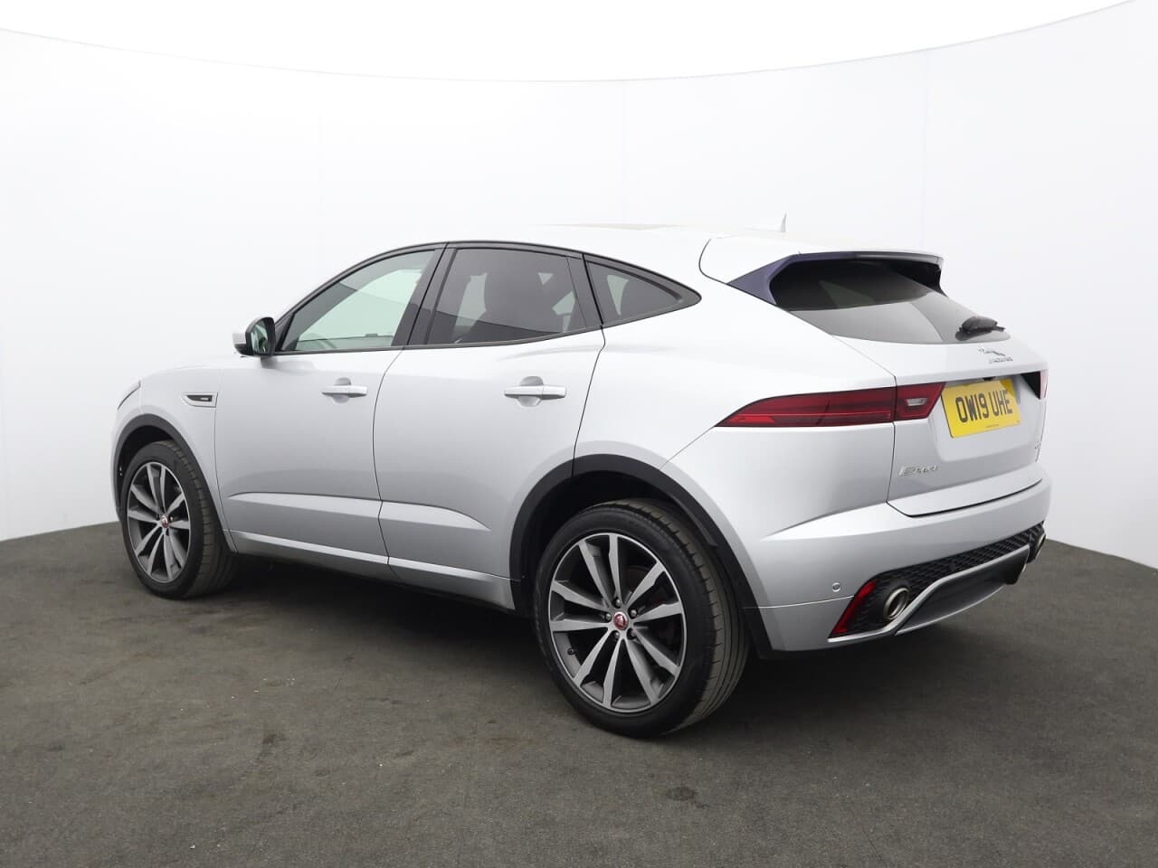 Jaguar E-Pace 2.0 D180 R-Dynamic HSE — image 7