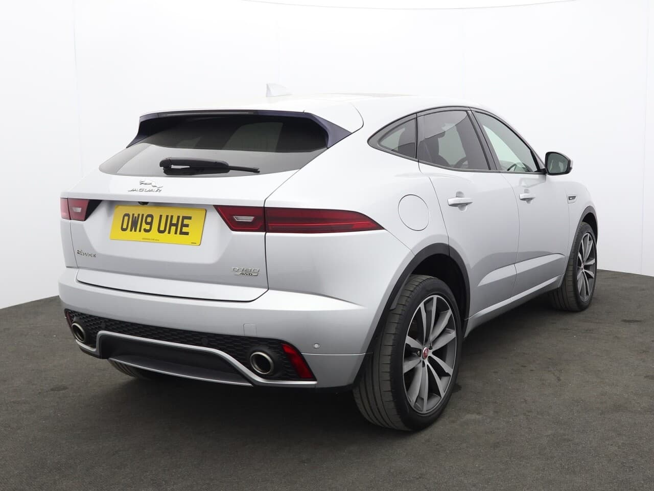 Jaguar E-Pace 2.0 D180 R-Dynamic HSE — image 9