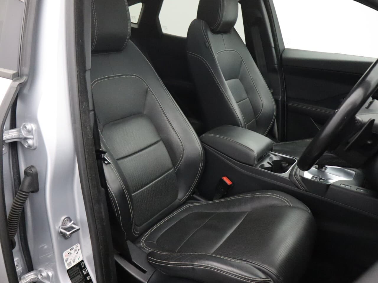 Jaguar E-Pace 2.0 D180 R-Dynamic HSE — image 12