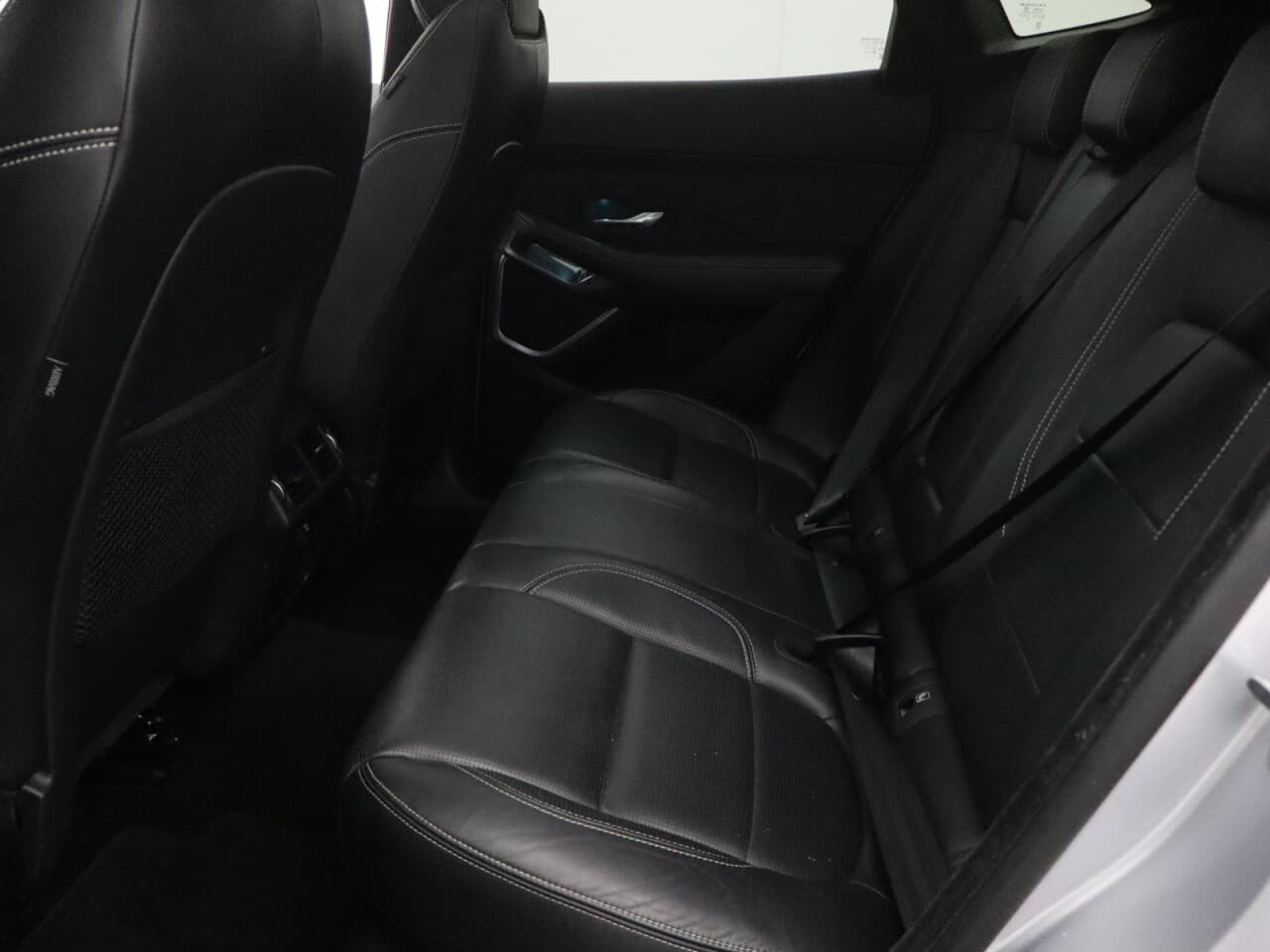 Jaguar E-Pace 2.0 D180 R-Dynamic HSE — image 33