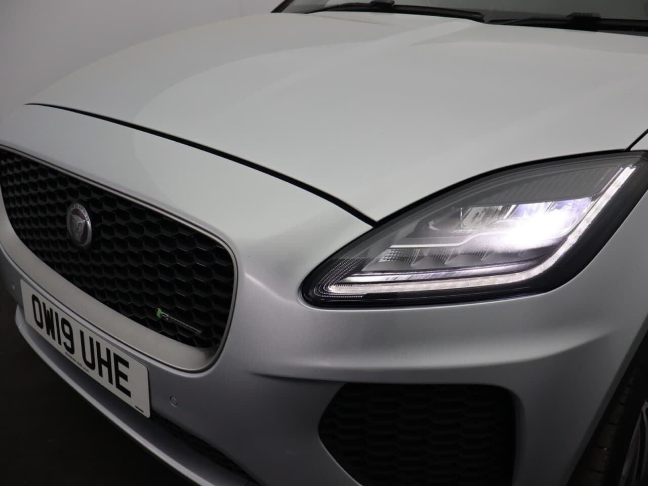 Jaguar E-Pace 2.0 D180 R-Dynamic HSE — image 39