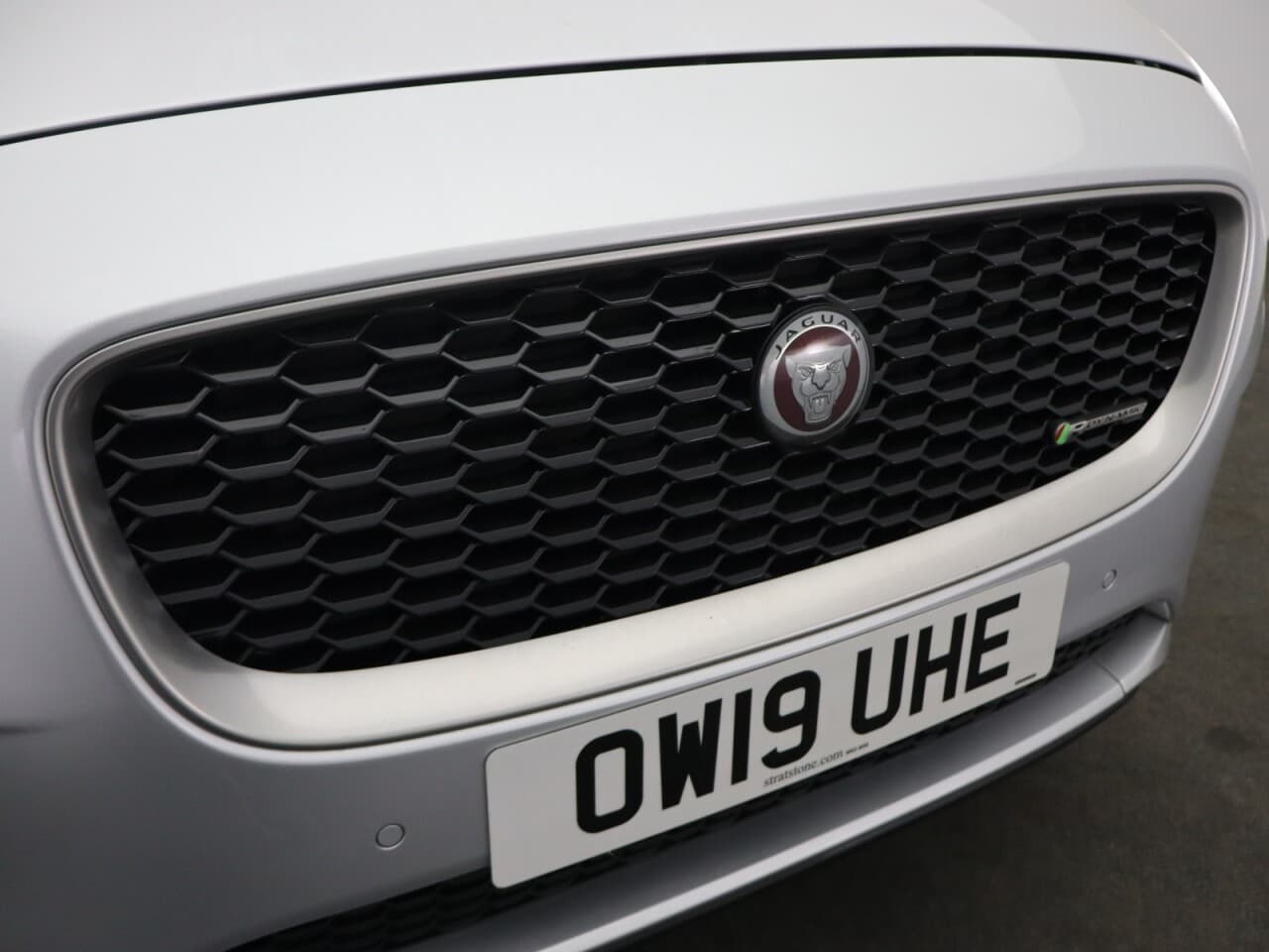 Jaguar E-Pace 2.0 D180 R-Dynamic HSE — image 40