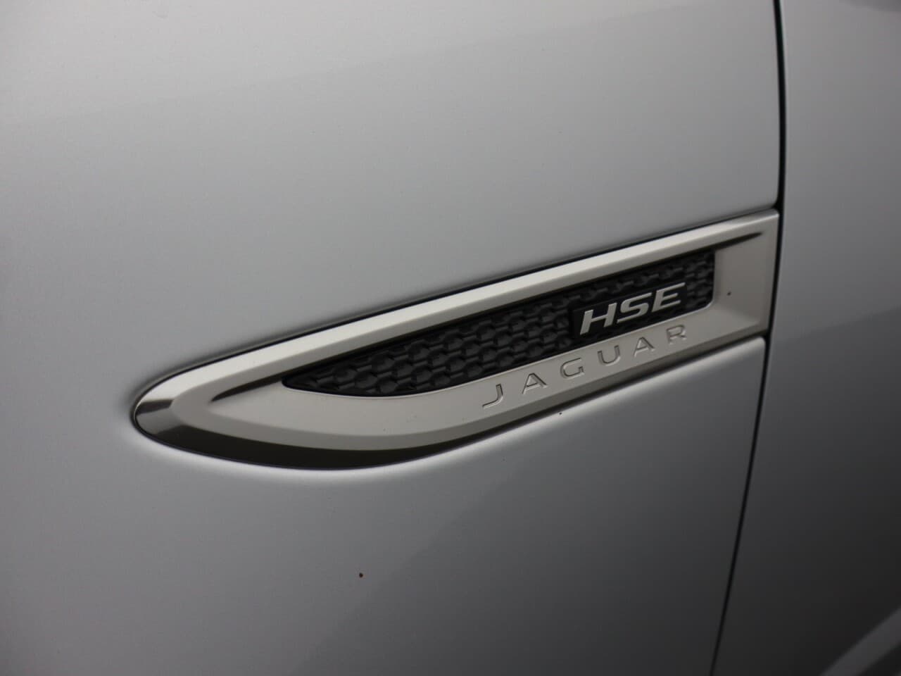 Jaguar E-Pace 2.0 D180 R-Dynamic HSE — image 41