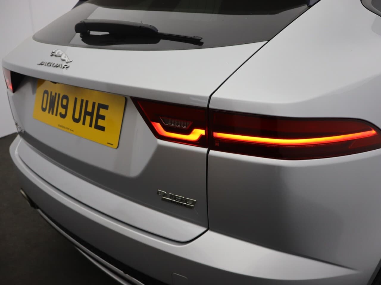 Jaguar E-Pace 2.0 D180 R-Dynamic HSE — image 43