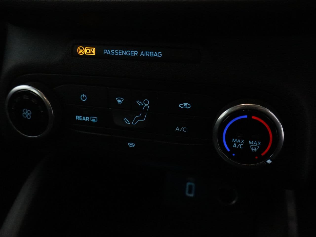 Ford Focus 1.5 EcoBlue Zetec — image 22