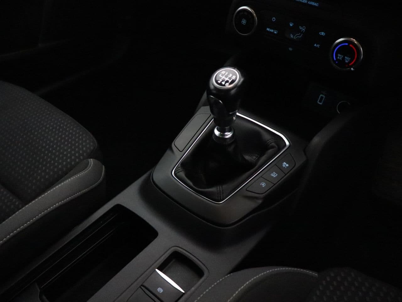 Ford Focus 1.5 EcoBlue Zetec — image 24