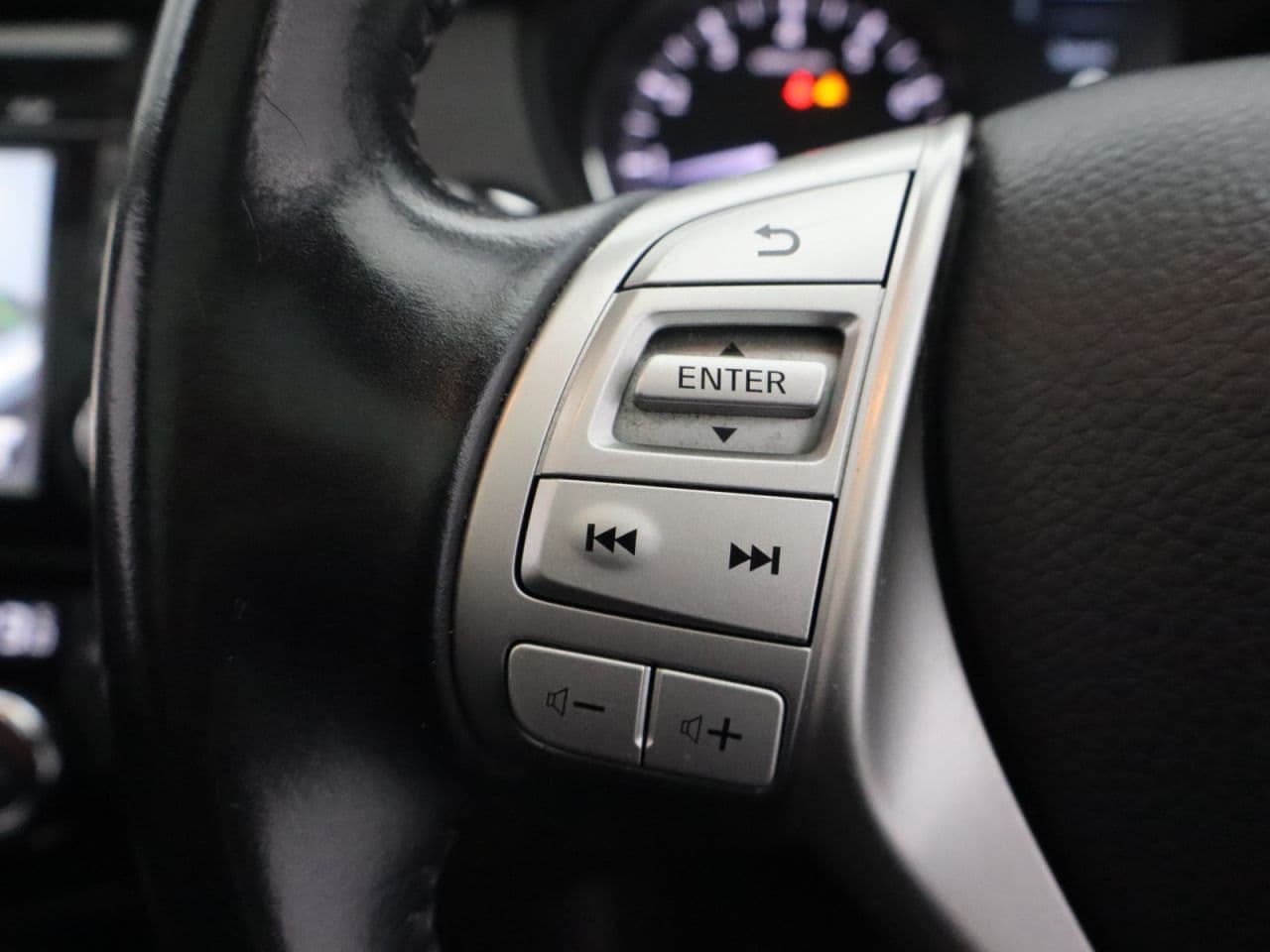 Nissan Qashqai 1.2 DIG-T N-Connecta — image 17