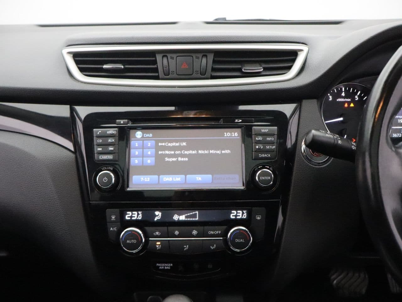 Nissan Qashqai 1.2 DIG-T N-Connecta — image 21