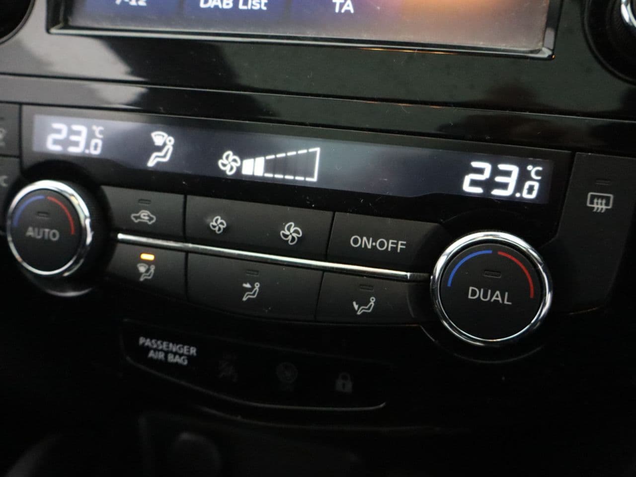 Nissan Qashqai 1.2 DIG-T N-Connecta — image 22