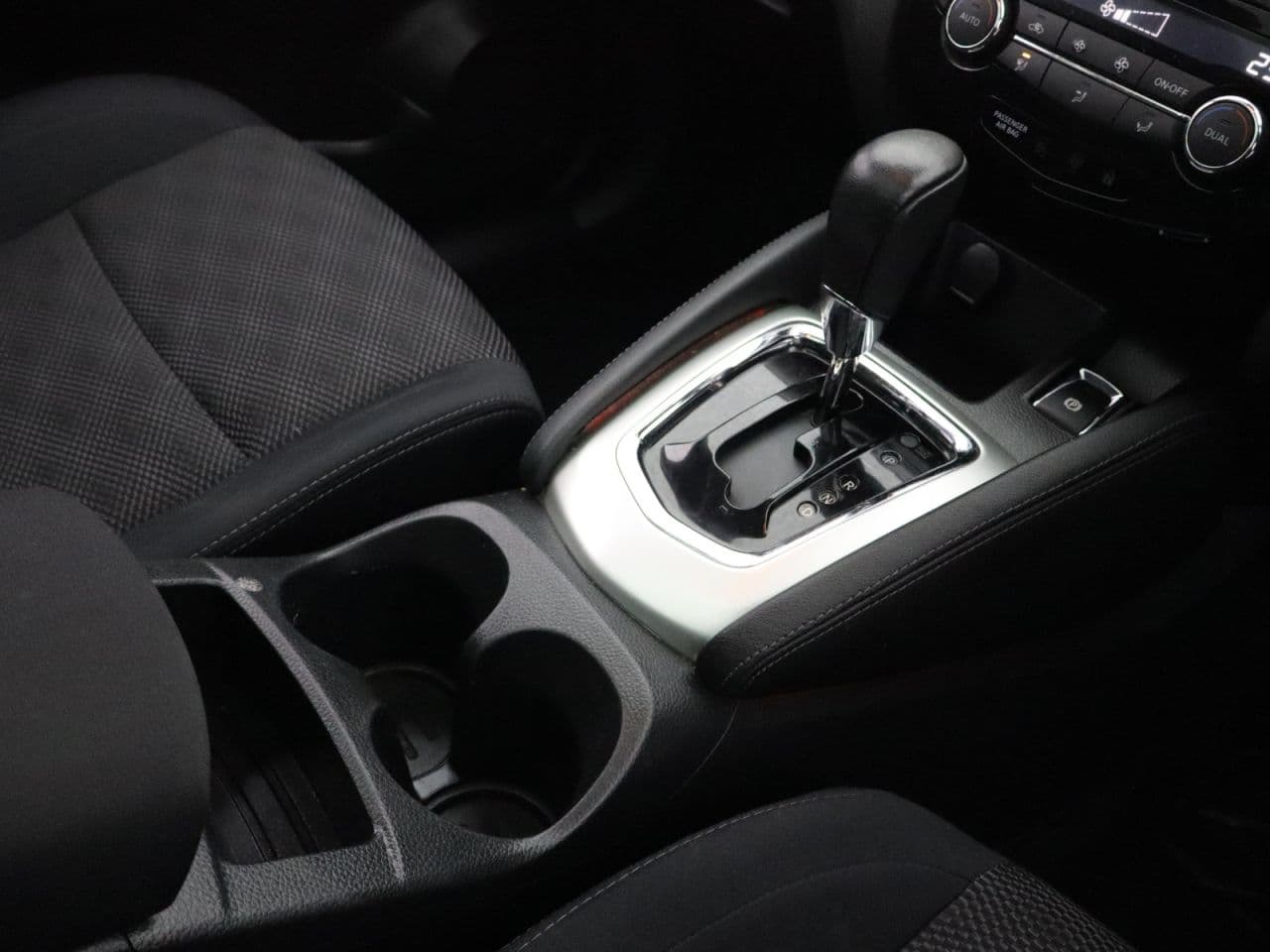Nissan Qashqai 1.2 DIG-T N-Connecta — image 27