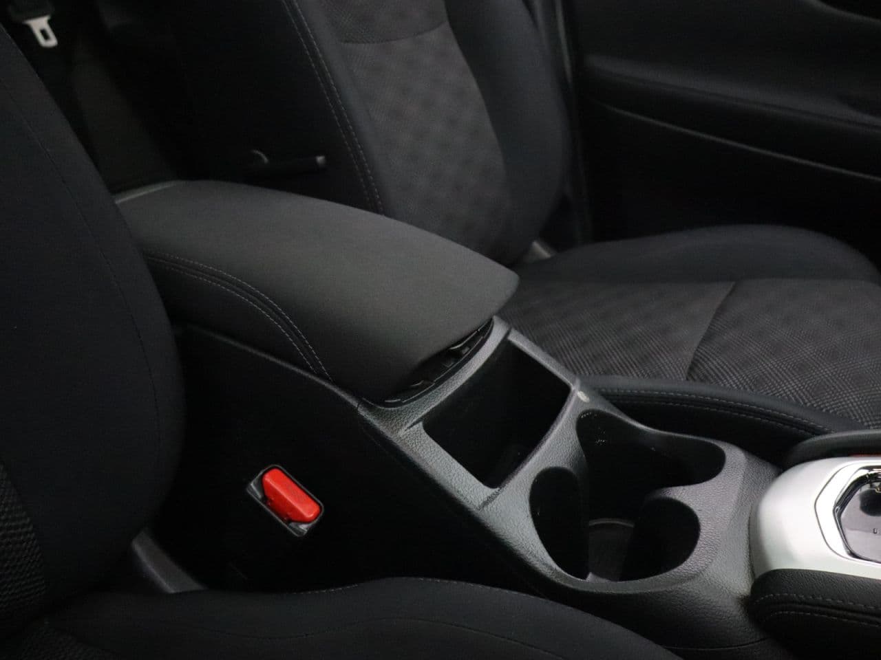Nissan Qashqai 1.2 DIG-T N-Connecta — image 28