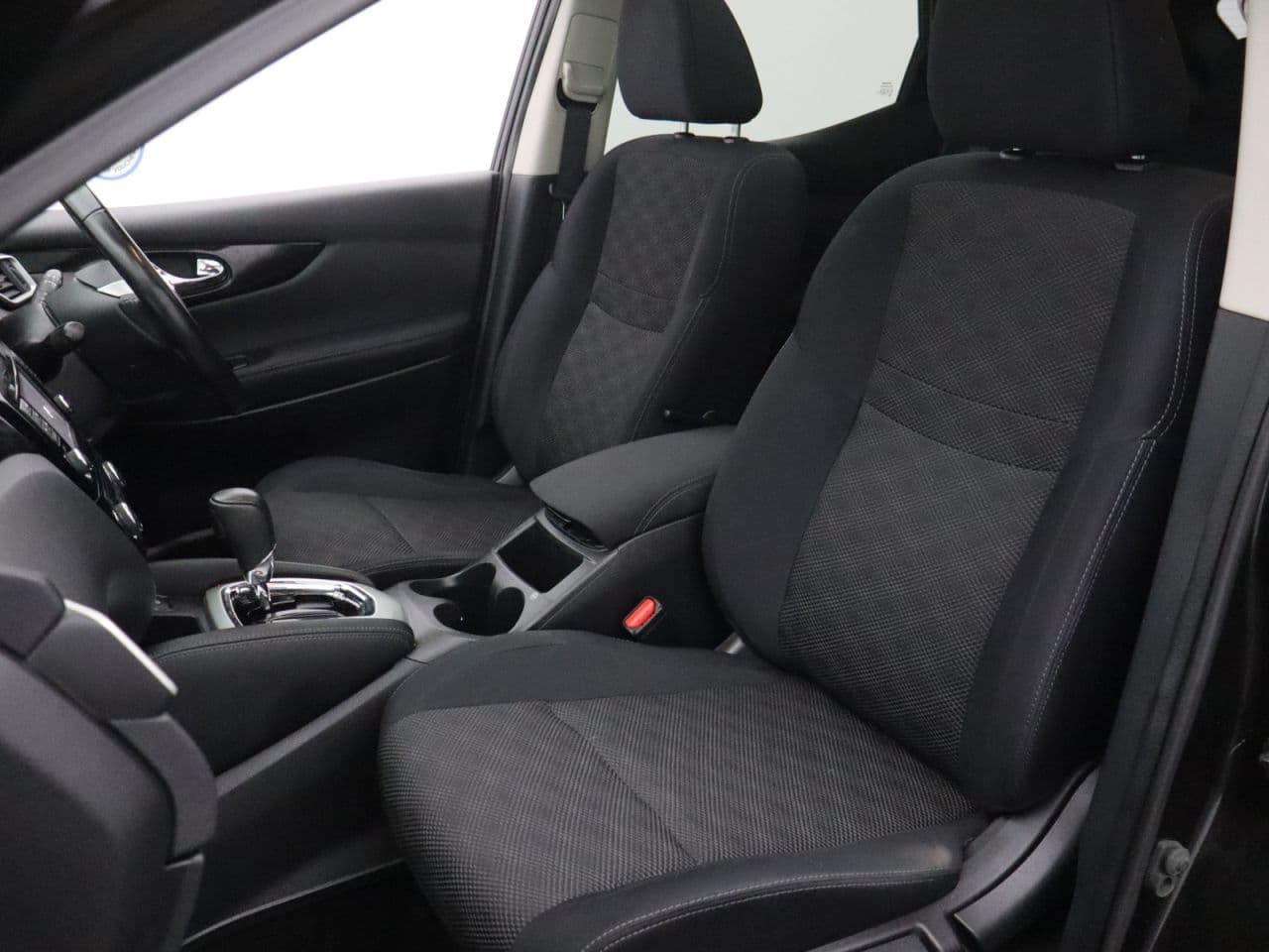 Nissan Qashqai 1.2 DIG-T N-Connecta — image 33