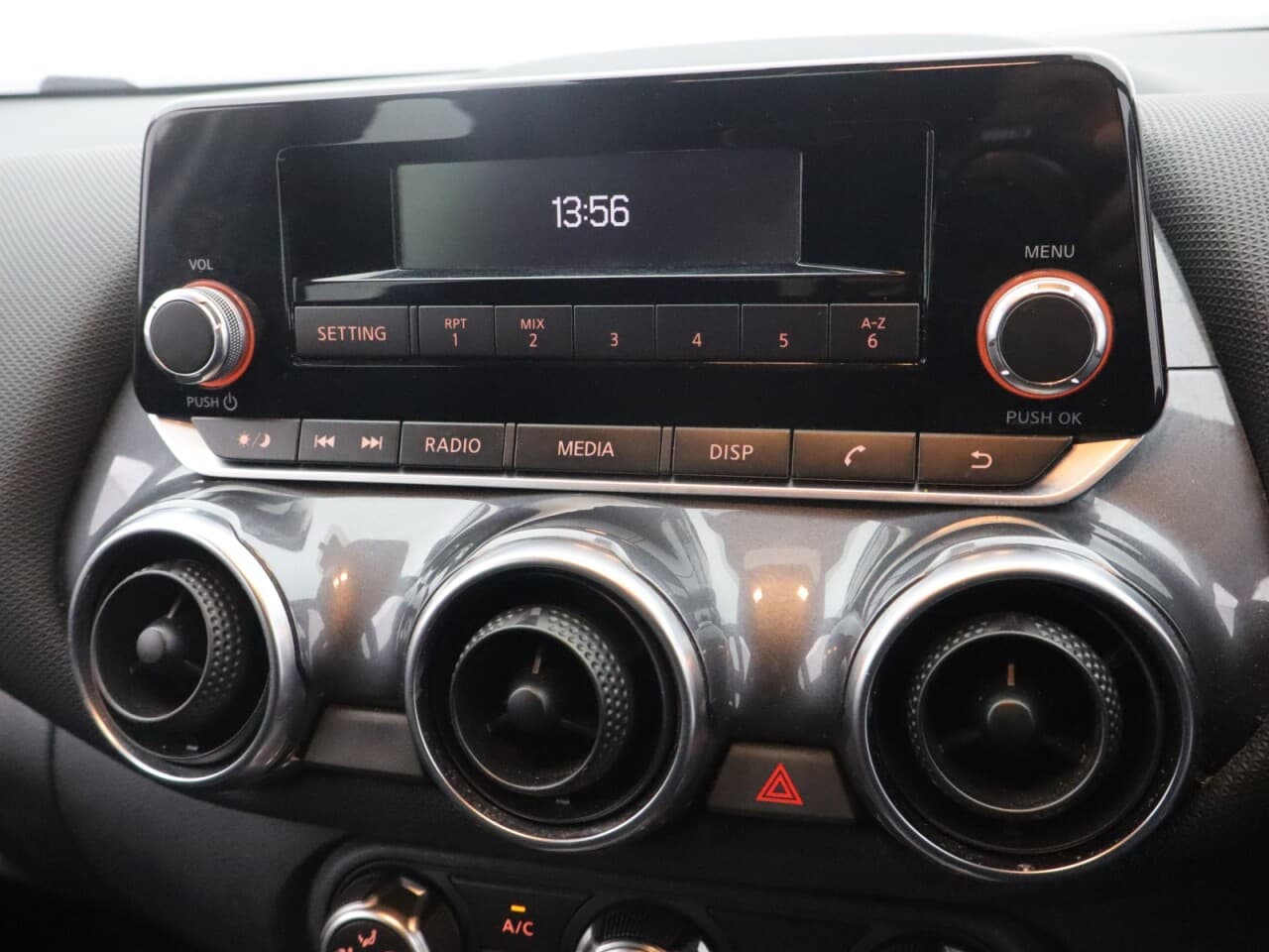 Nissan Juke 1.0 DIG-T Visia — image 23