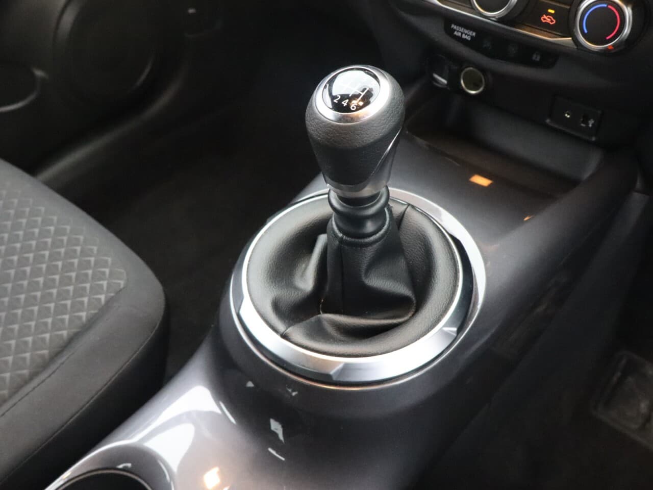 Nissan Juke 1.0 DIG-T Visia — image 24