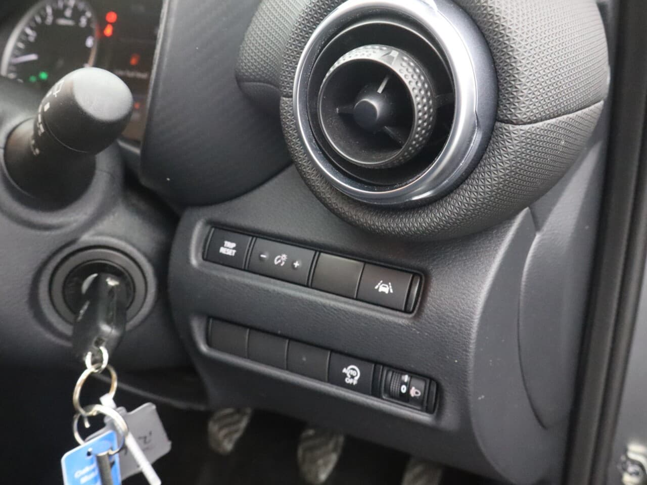 Nissan Juke 1.0 DIG-T Visia — image 27