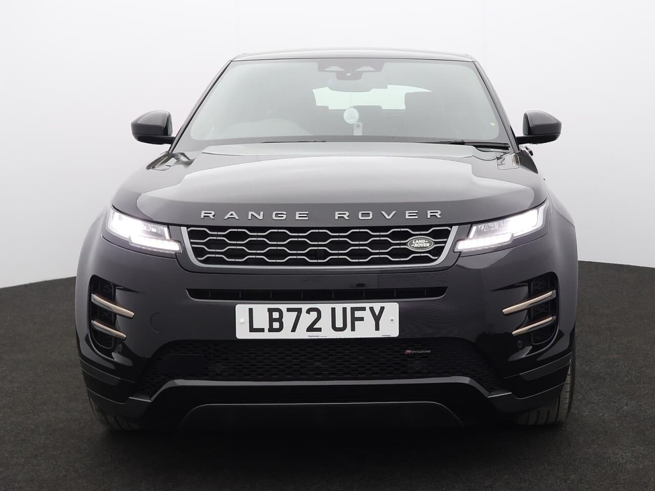 Land Rover Range Rover Evoque 1.5 P300e 12.2kWh R-Dynamic S — image 4