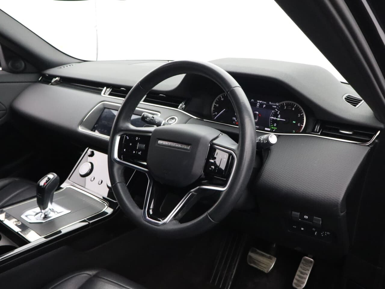 Land Rover Range Rover Evoque 1.5 P300e 12.2kWh R-Dynamic S — image 12
