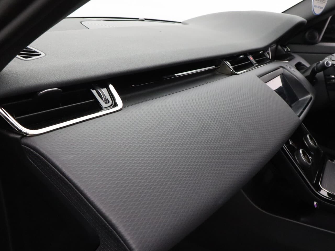 Land Rover Range Rover Evoque 1.5 P300e 12.2kWh R-Dynamic S — image 36