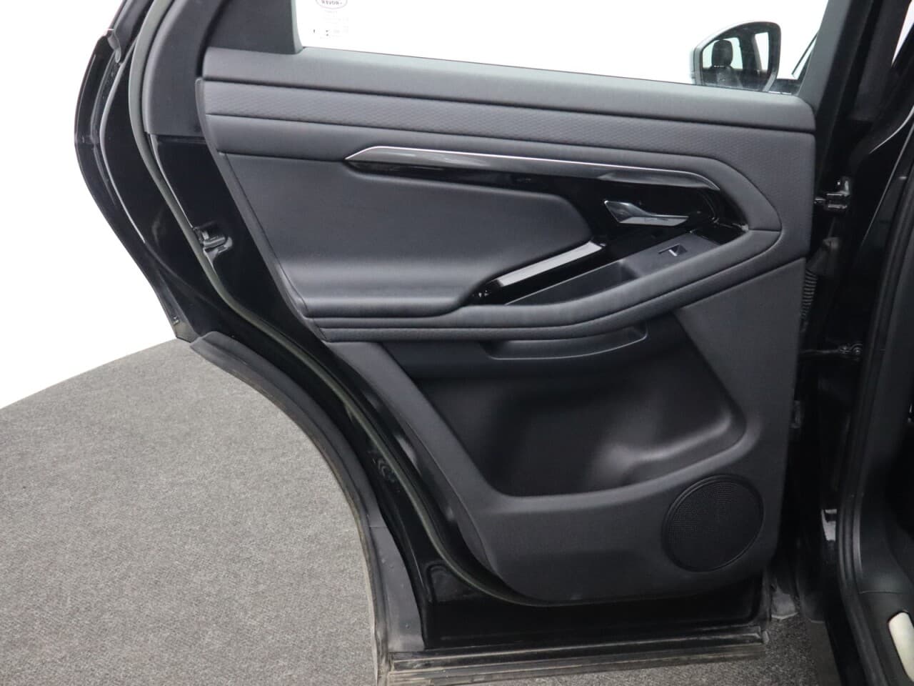 Land Rover Range Rover Evoque 1.5 P300e 12.2kWh R-Dynamic S — image 44
