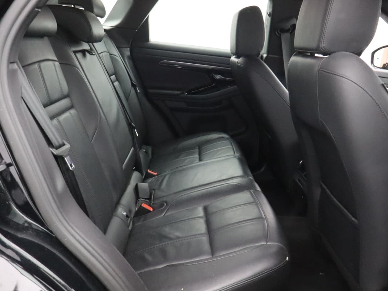 Land Rover Range Rover Evoque 1.5 P300e 12.2kWh R-Dynamic S — image 45