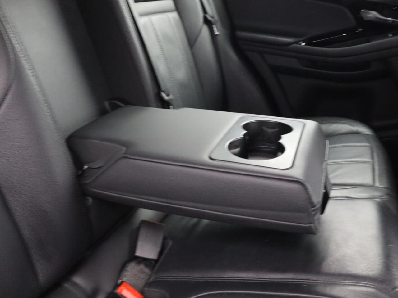 Land Rover Range Rover Evoque 1.5 P300e 12.2kWh R-Dynamic S — image 47