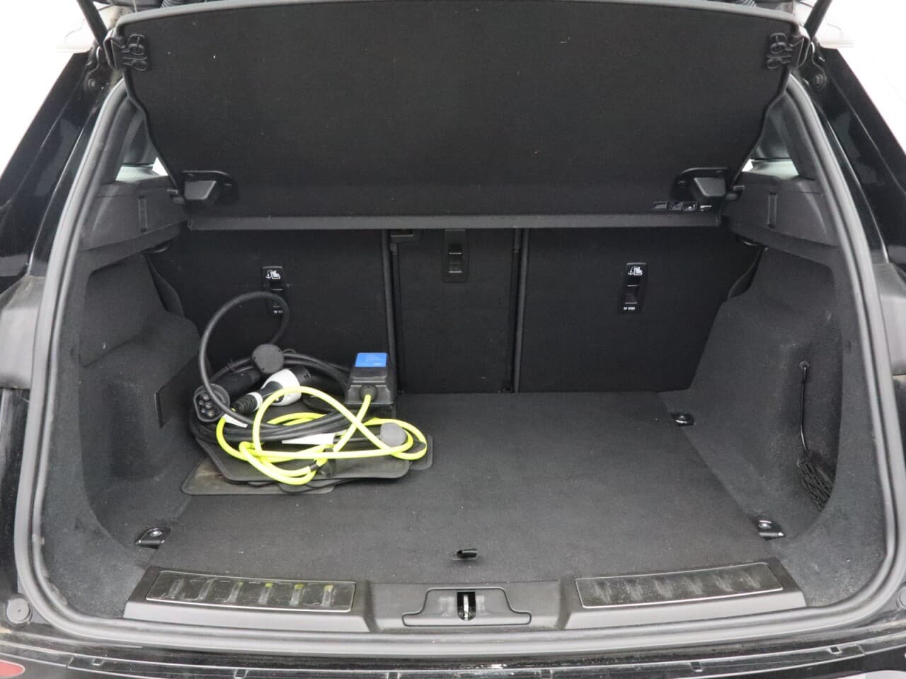 Land Rover Range Rover Evoque 1.5 P300e 12.2kWh R-Dynamic S — image 48