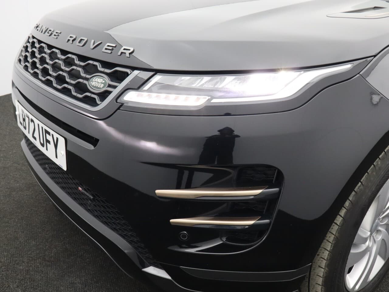 Land Rover Range Rover Evoque 1.5 P300e 12.2kWh R-Dynamic S — image 49