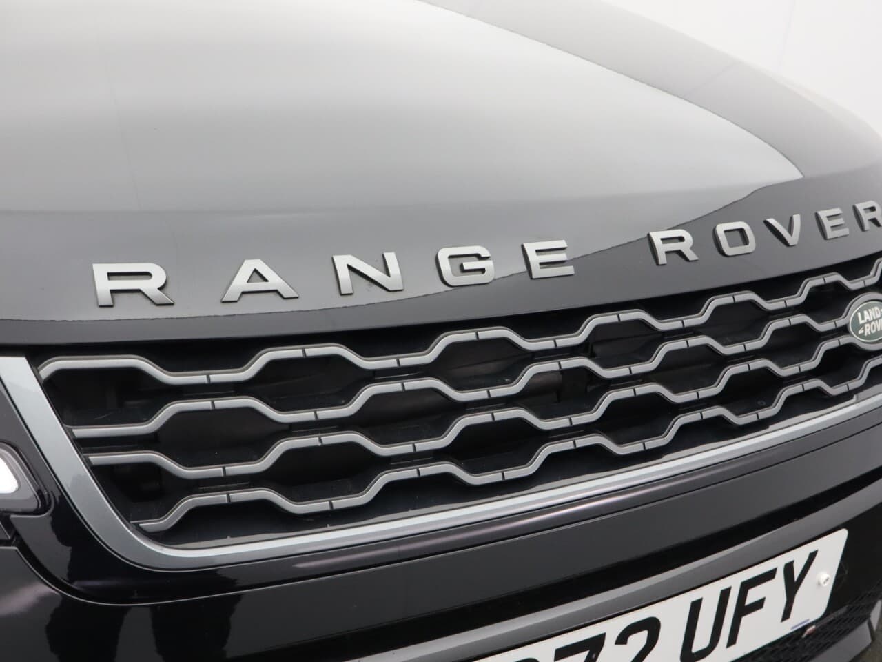 Land Rover Range Rover Evoque 1.5 P300e 12.2kWh R-Dynamic S — image 50