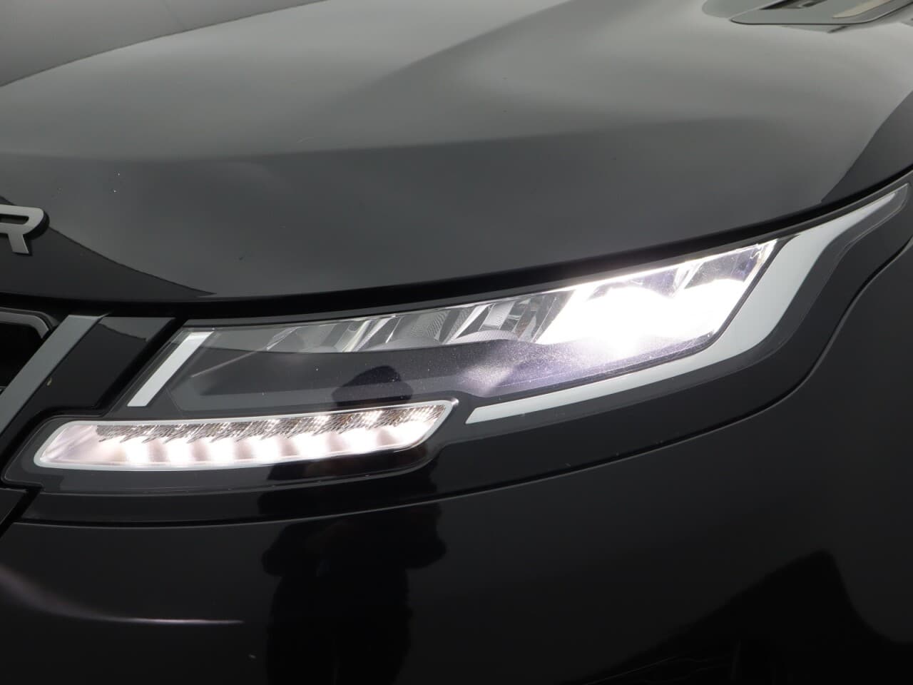 Land Rover Range Rover Evoque 1.5 P300e 12.2kWh R-Dynamic S — image 51