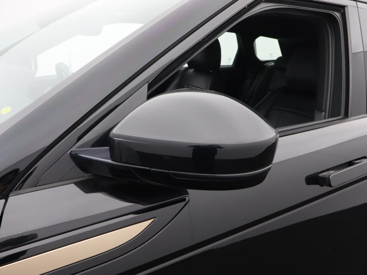 Land Rover Range Rover Evoque 1.5 P300e 12.2kWh R-Dynamic S — image 55