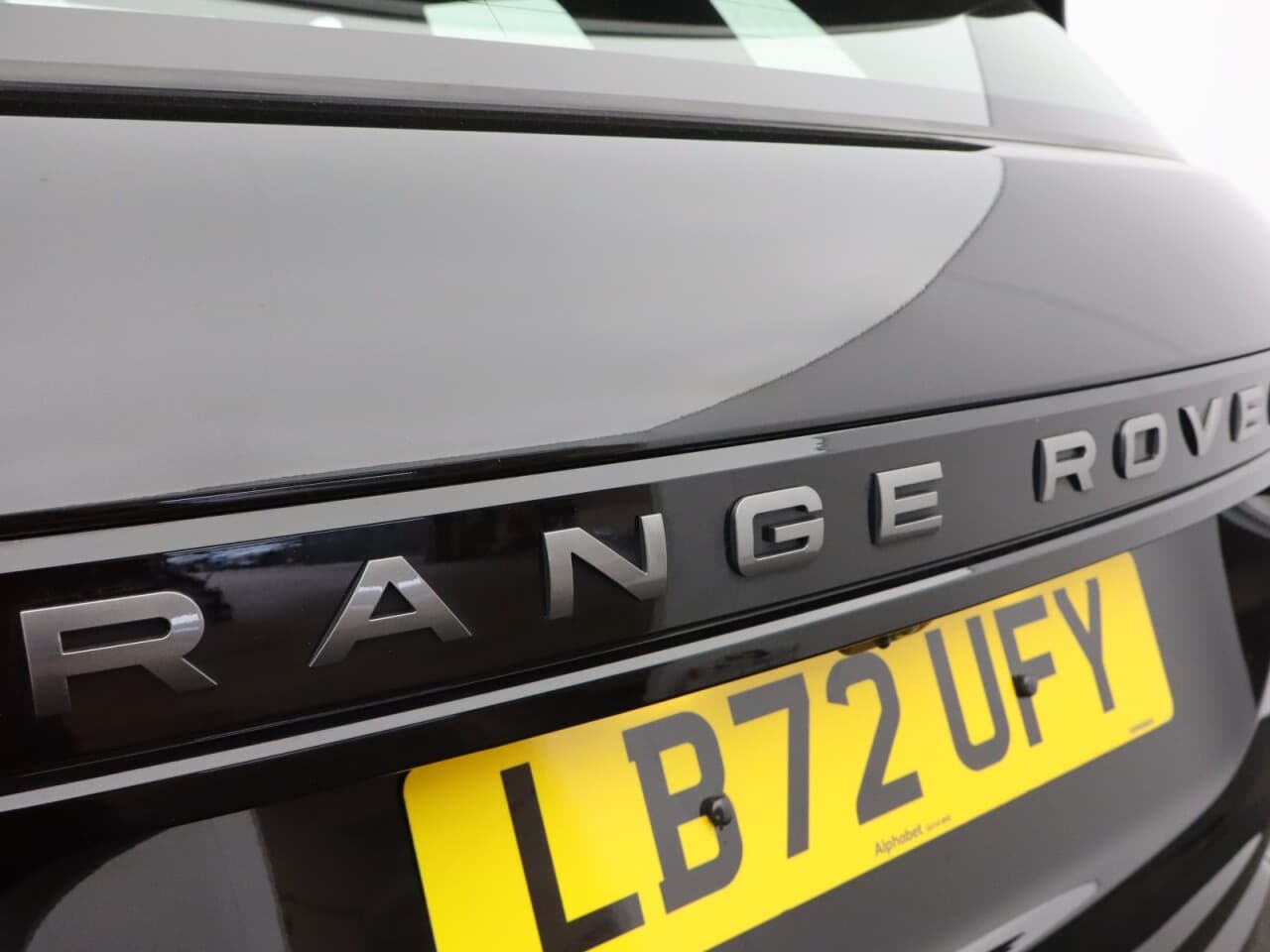 Land Rover Range Rover Evoque 1.5 P300e 12.2kWh R-Dynamic S — image 57