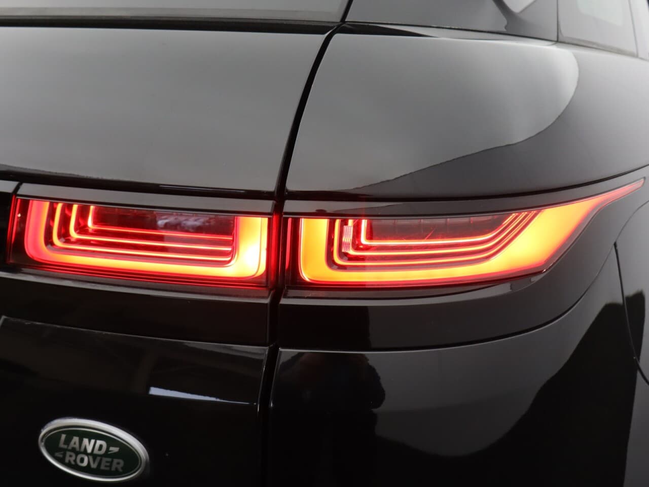 Land Rover Range Rover Evoque 1.5 P300e 12.2kWh R-Dynamic S — image 59