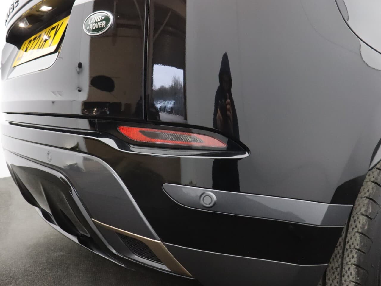Land Rover Range Rover Evoque 1.5 P300e 12.2kWh R-Dynamic S — image 60