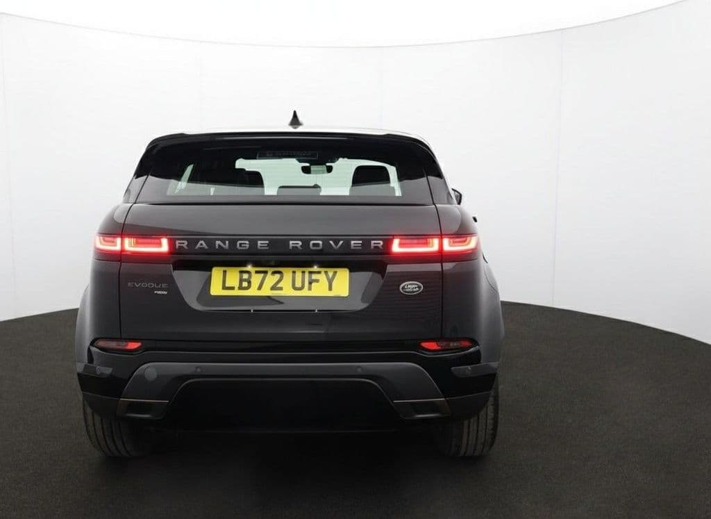 Land Rover Range Rover Evoque 1.5 P300e 12.2kWh R-Dynamic S — image 9