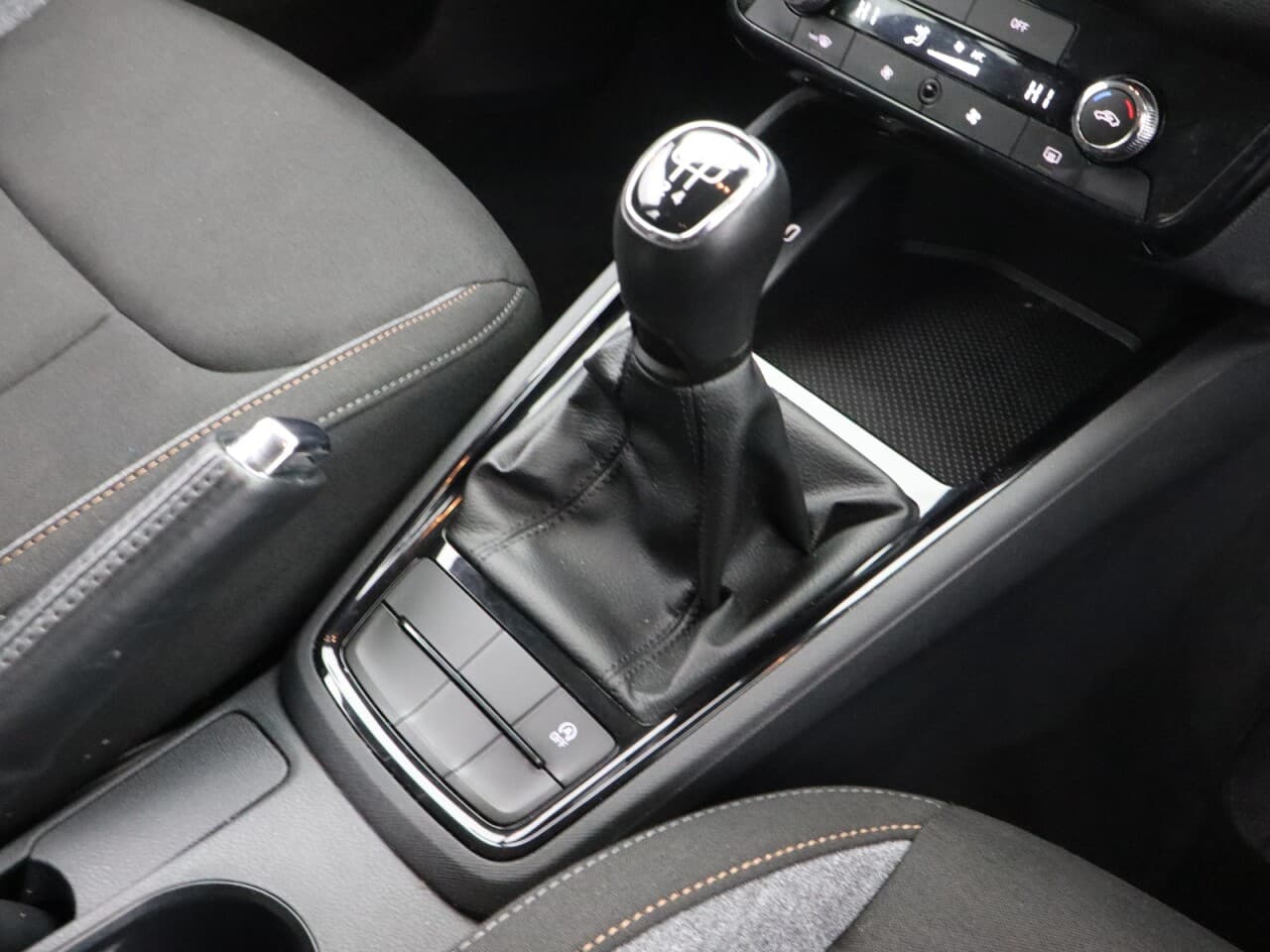 Skoda Kamiq 1.0 TSI SE — image 29